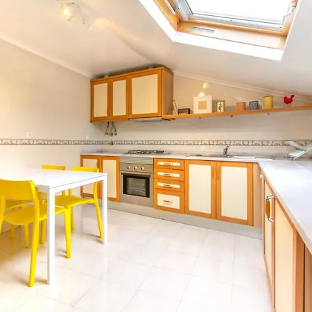 Casa Mouraria Castle Views